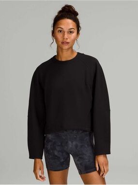 Lululemon AirWrap Crew in Black